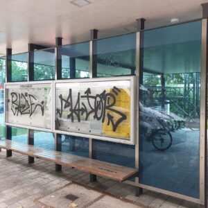 Anti-Graffiti-Folie Universal Glaswand Bahnhof