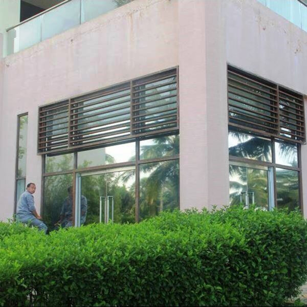 Einbruchschutzfolie A 12 Solar verspiegelte Fensterfront