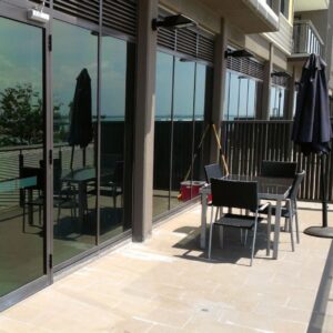 Sonnenschutzfolie E-Lite 45 Xtra am Fenster montiert