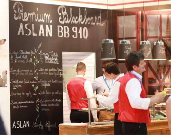 Tafelfolie Aslan BB 910 für flüssige Kreide iin einem Restaurant