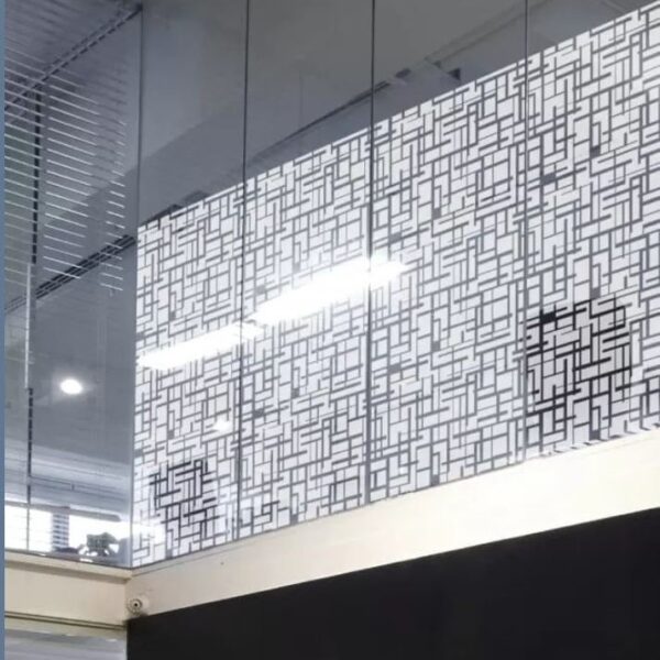 Sichtschutzfolie Decorum auf einer Glasbrüstung