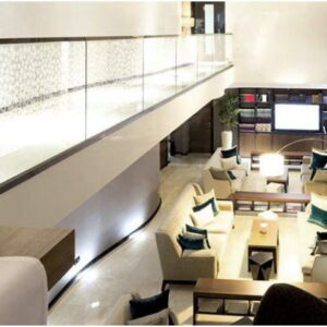 Dekorfolie Blumen auf Glasscheiben in einem Restaurant