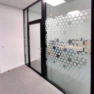 Fensterfolie Hive mit Bienenwaben Design