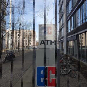 Vogelschutzfolie Punkte schwarz vertikale Doppelpunktreihen